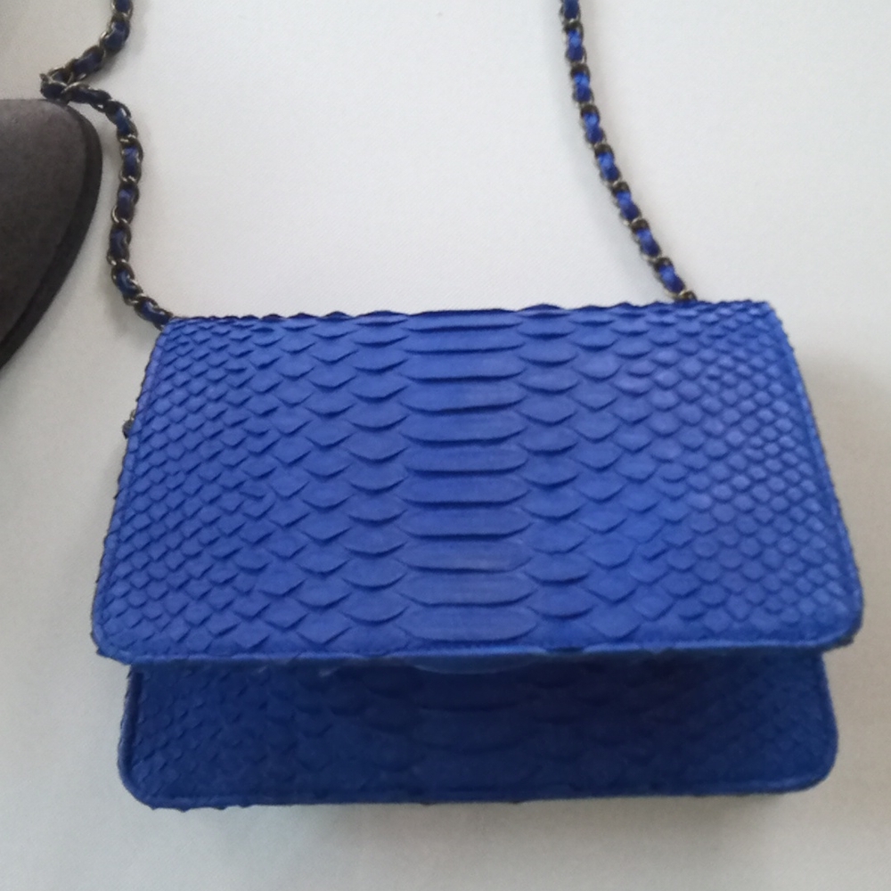Great New CROSSBODY PURSE G&LL ROYAL BLUE 💙 8" Wide 6" Ht